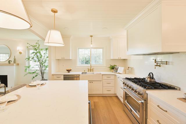 Detail Gallery Image 16 of 63 For 1045 Tarento Dr, San Diego,  CA 92107 - 4 Beds | 4 Baths