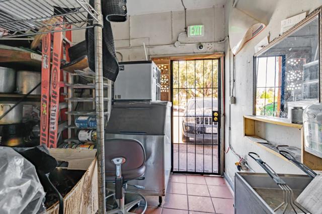 5272 5272 Monterey Road, San Jose CA: https://media.crmls.org/mediaz/40d14752-961d-4c2d-9de3-0a04cd9bd021.jpg
