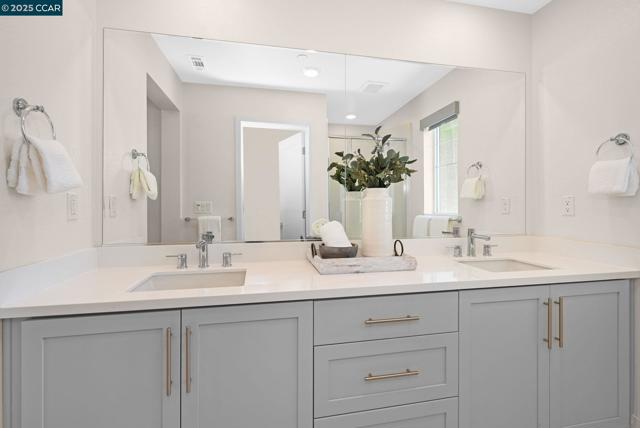33105 Via Vicenza, San Ramon CA: https://media.crmls.org/mediaz/40d1570a-d571-46a9-a593-8e1a46844c30.jpg