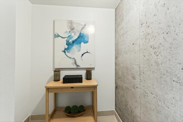 311 Oak St, Oakland CA: https://media.crmls.org/mediaz/40d19083-2cf0-48d6-adb5-1c40af595915.jpg