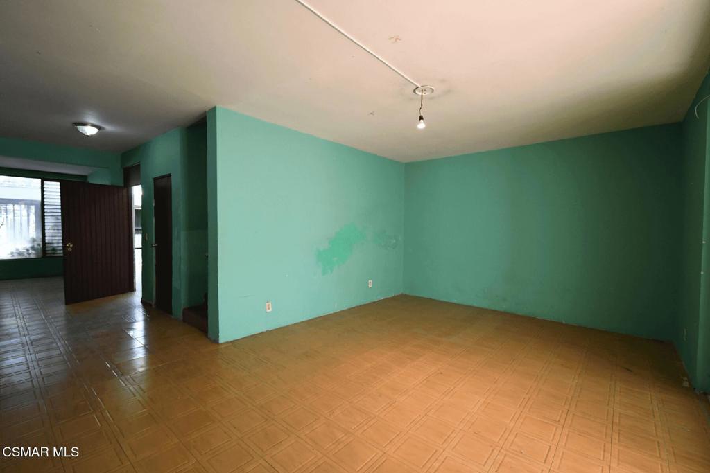 https://media.crmls.org/mediaz/40d1d98e-e838-4d49-a01d-cd89697167cc.jpg?preset=X-Large