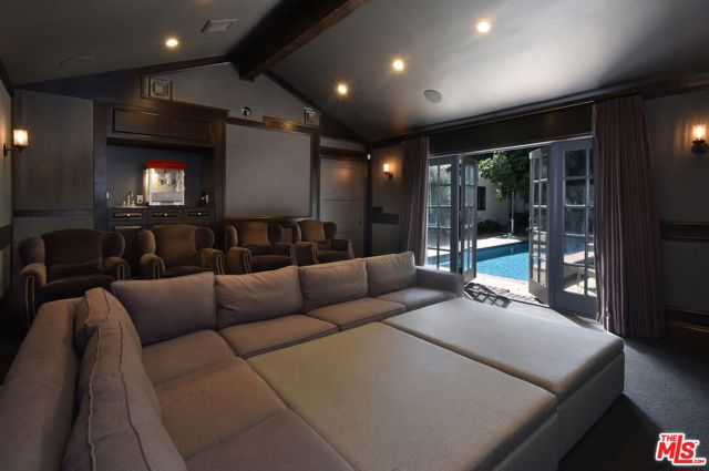 4277 Beck Avenue, Studio City CA: https://media.crmls.org/mediaz/40d21ba1-f132-4193-b87e-6fe5bb56548f.jpg