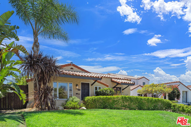 2347 Parnell Avenue, Los Angeles CA: https://media.crmls.org/mediaz/40d21e41-e700-4720-8e02-9818693ce78c.jpg