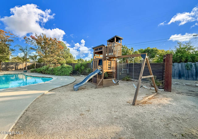 1251 Buckingham Drive, Thousand Oaks CA: https://media.crmls.org/mediaz/40d2357e-ca2d-4100-8528-9556ac526d20.jpg