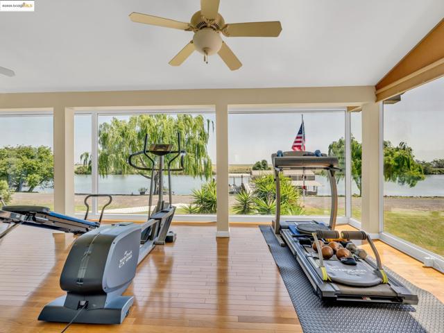 17035 TERMINOUS RD, Isleton CA: https://media.crmls.org/mediaz/40d2702d-edb3-49a6-9431-5bf54088d5c8.jpg