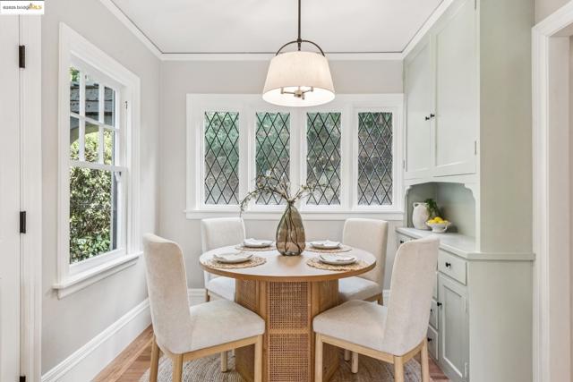 725 Carlston Ave, Oakland CA: https://media.crmls.org/mediaz/40d2a4c1-b39c-4b1f-a8b5-f50df74a35fc.jpg