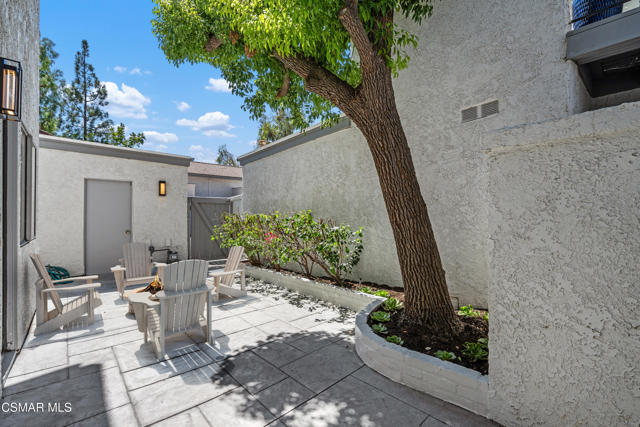 6848 Poppyview Drive, Oak Park CA: https://media.crmls.org/mediaz/40d2b9fb-5950-40f0-91f7-a6bc147c42f7.jpg