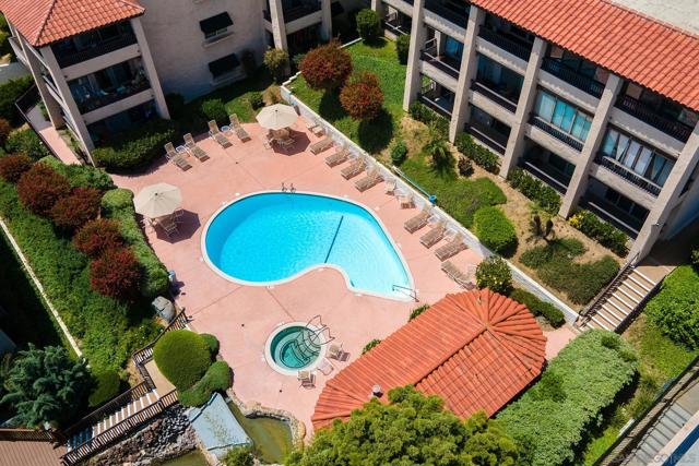 2510 Clairemont Dr, San Diego CA: https://media.crmls.org/mediaz/40d305c4-9aa7-48ac-9f6b-7427dc970cd4.jpg