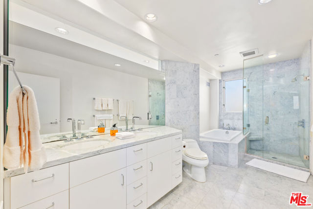 2224 Main Street, Santa Monica CA: https://media.crmls.org/mediaz/40d325aa-d8d6-4fe4-9e94-8de1ec9e6c0d.jpg
