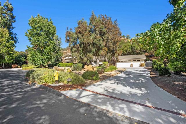 Detail Gallery Image 3 of 59 For 2614 Secret Lake Ln, Fallbrook,  CA 92028 - 4 Beds | 2/1 Baths