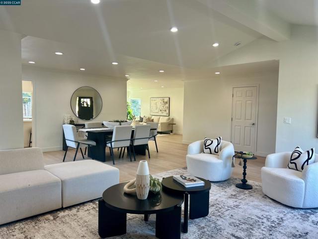 882 El Cerro, Danville CA: https://media.crmls.org/mediaz/40d531f0-9707-4c0f-a72b-e16df5c22c9b.jpg