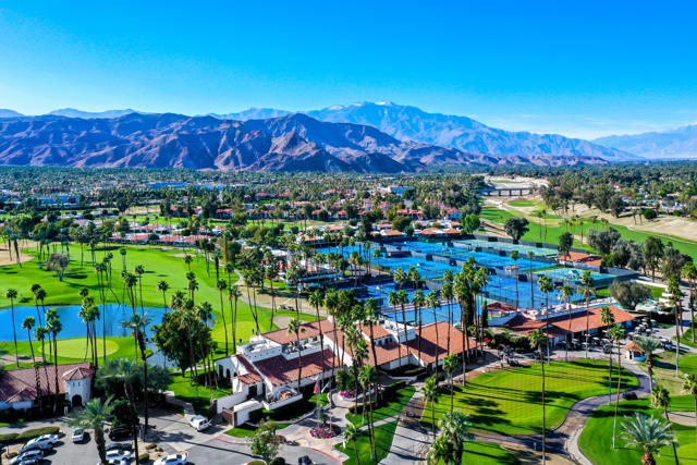 69 Don Quixote Drive, Rancho Mirage CA: https://media.crmls.org/mediaz/40d54b8e-006f-46e4-920a-f0b25e37b73b.jpg