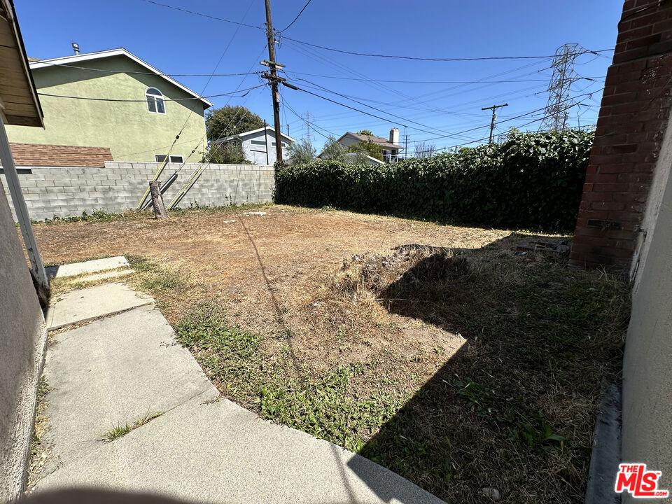 https://media.crmls.org/mediaz/40d55769-b64f-429d-b0c7-78d71ea6a251.jpg?preset=X-Large