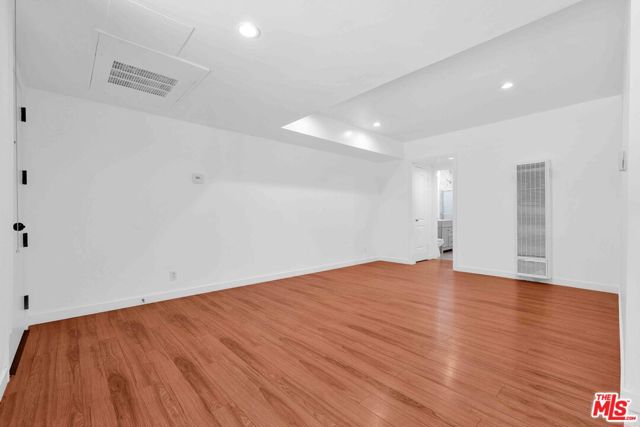 10235 S 10th Avenue, Inglewood CA: https://media.crmls.org/mediaz/40d56634-ec52-4087-a820-be4d183aa40f.jpg