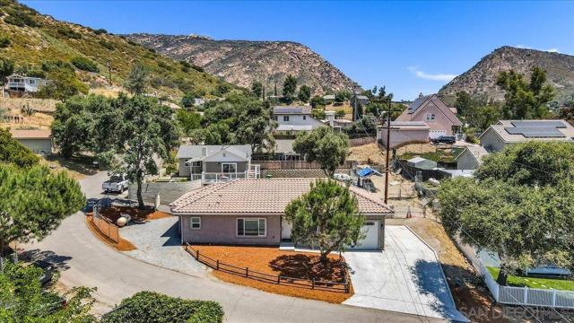 611 Snowden Place, El Cajon, California 92019, 3 Bedrooms Bedrooms, ,2 BathroomsBathrooms,Single Family Residence,For Sale,Snowden Place,240012278SD
