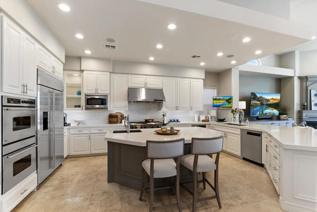 48644 Vista Palomino, La Quinta CA: https://media.crmls.org/mediaz/40d625f9-b9b8-416b-8776-4deb4e4d8e28.jpg