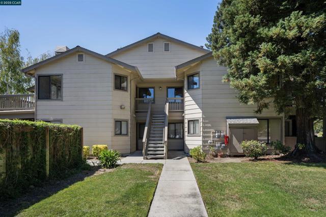 802 Dover, Hercules CA: https://media.crmls.org/mediaz/40d62fa1-b02c-467b-8df2-92ac11f74a87.jpg