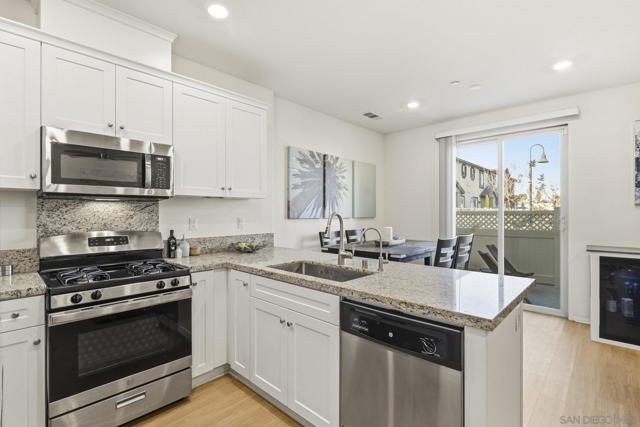 24120 Dolcetto Ave, Murrieta CA: https://media.crmls.org/mediaz/40d647be-8e2f-4516-beb0-1feda638800d.jpg