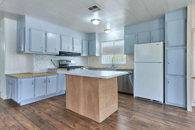 14777 Palm Drive, Desert Hot Springs CA: https://media.crmls.org/mediaz/40d648a6-0d02-4d2f-a971-6204f3e4ec99.jpg