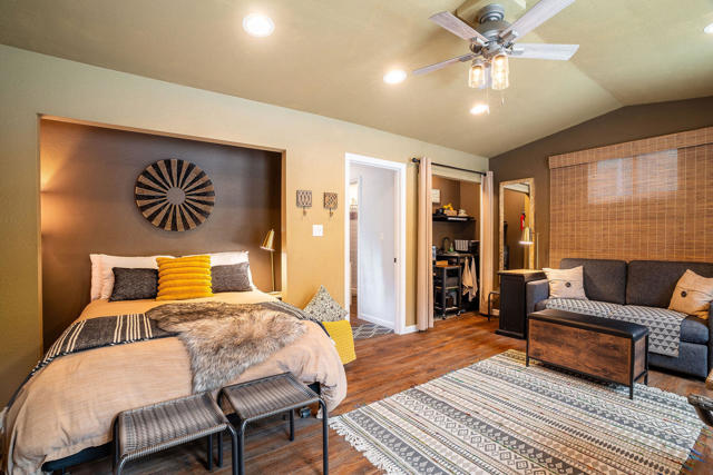 25169 Franklin Drive, Idyllwild CA: https://media.crmls.org/mediaz/40d65739-9897-4ece-968f-86c3e1451003.jpg