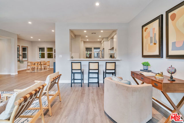 7100 Playa Vista Drive, Playa Vista CA: https://media.crmls.org/mediaz/40d6cea3-5c56-4dc6-9d4b-15b4cd8af327.jpg