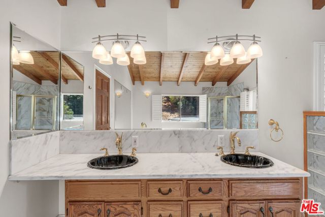 3200 Oakley Drive, Los Angeles CA: https://media.crmls.org/mediaz/40d6efa7-4fc3-4dbe-b722-4d4832dd2ca9.jpg