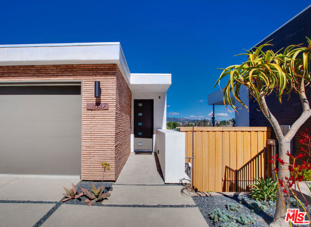 1653 N Bruce Court, Los Angeles CA: https://media.crmls.org/mediaz/40d708c5-ee1c-459f-9b9f-09ff3d8a24be.jpg