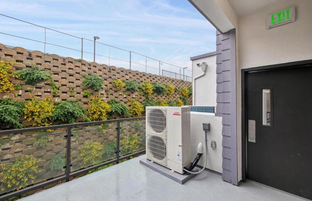 2449 Willow Way, San Mateo CA: https://media.crmls.org/mediaz/40d717ff-7e88-4f9d-835f-fea6e0662adc.jpg