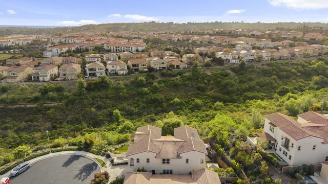4706 Chase Ct, Carlsbad CA: https://media.crmls.org/mediaz/40d71d44-09f8-4ec1-8e34-4ea9f1e39572.jpg