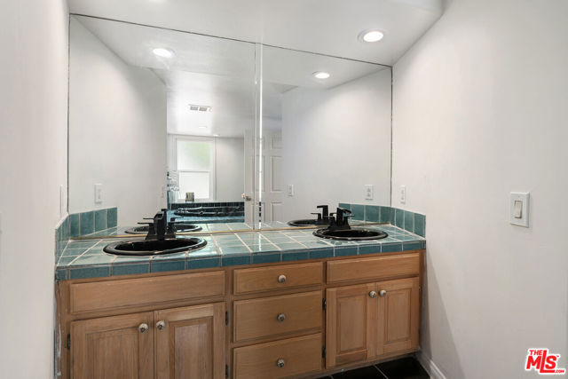 19555 Oxnard Street, Tarzana CA: https://media.crmls.org/mediaz/40d7c915-968a-4f2d-b50a-ca2ce7aee727.jpg