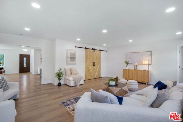 4933 W 20th Street, Los Angeles CA: https://media.crmls.org/mediaz/40d8b22c-6599-42b1-9950-dcb5ef4dfca9.jpg