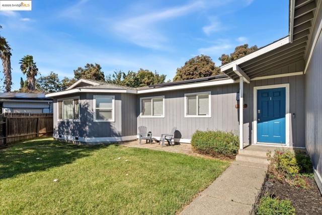 1311 Madison PL, Woodland CA: https://media.crmls.org/mediaz/40d8ffba-6033-4198-812c-01b4bb3714d5.jpg