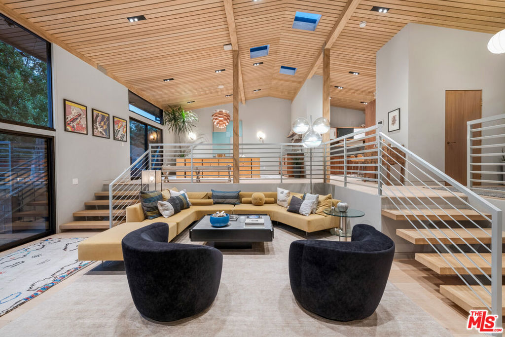 https://media.crmls.org/mediaz/40d94074-8fac-4166-b738-9d381184ca7d.jpg?preset=X-Large