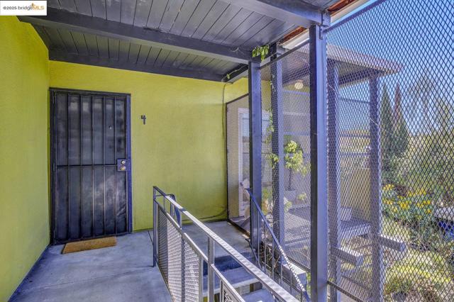 2327 10Th St, Berkeley CA: https://media.crmls.org/mediaz/40d9b2ad-8a5d-4276-b3ba-184aa965f512.jpg