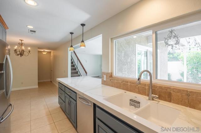 13669 Comuna Drive, Poway CA: https://media.crmls.org/mediaz/40d9bcd3-ed26-43f5-86a8-73c56ea4f9ab.jpg
