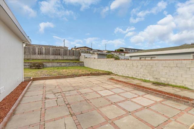 1140 Palm Avenue, Seaside CA: https://media.crmls.org/mediaz/40d9cca7-54a2-46f2-b14d-120e6cb4cb0c.jpg