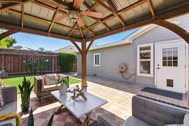 511 Marine View Avenue, Belmont CA: https://media.crmls.org/mediaz/40d9d049-8d12-414e-9743-8dc919f2f673.jpg