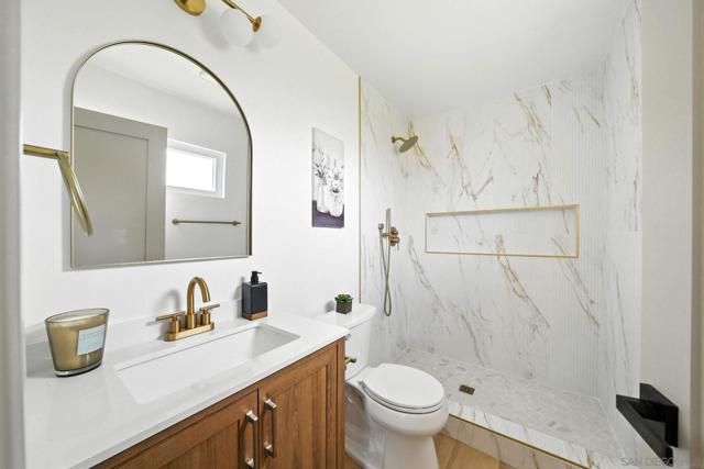 4729 Lithrop Pl, San Diego CA: https://media.crmls.org/mediaz/40da283c-58ab-4e60-a1a3-c855e7db76e2.jpg