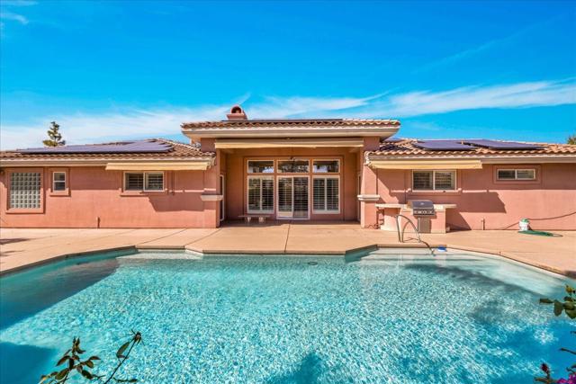 14 Collegiate Circle, Rancho Mirage CA: https://media.crmls.org/mediaz/40db01de-e2ce-4021-8ef6-97d77072768f.jpg