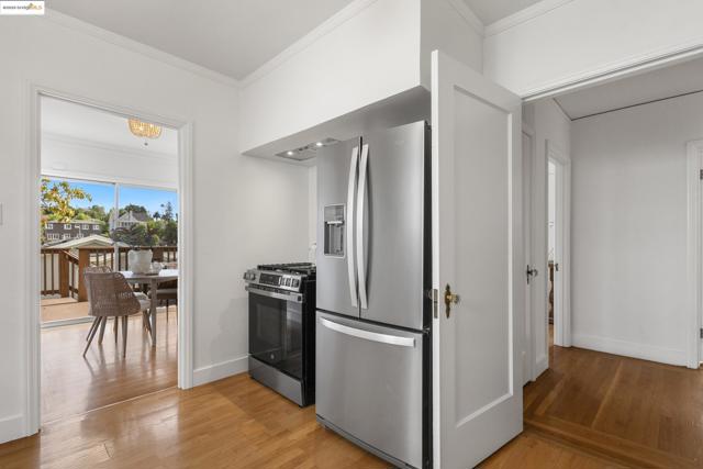 1048 Annerley Rd, Oakland CA: https://media.crmls.org/mediaz/40db0d06-69e8-45b1-b985-f84472ba81ad.jpg