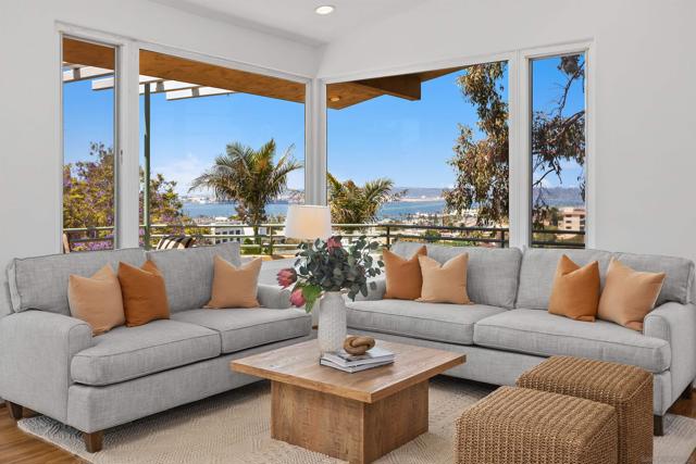 405 W Nutmeg St, San Diego CA: https://media.crmls.org/mediaz/40db4398-a693-4d8d-9245-ab551bc25532.jpg
