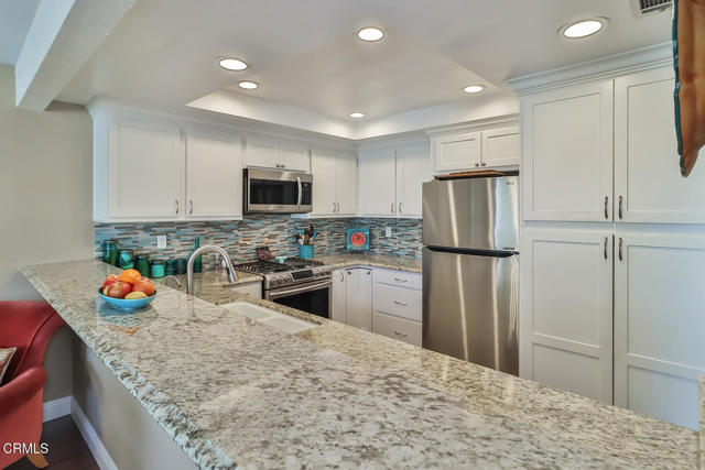 1993 Wheelwright Lane, Newbury Park CA: https://media.crmls.org/mediaz/40db7e8b-a433-411e-885e-ae971c87ddde.jpg