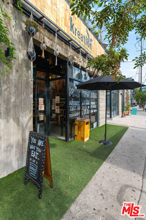 416 S Spring Street, Los Angeles CA: https://media.crmls.org/mediaz/40dc54db-829a-48e6-b4a7-56d22eb12c84.jpg