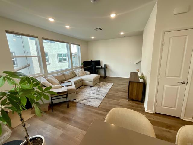 Detail Gallery Image 11 of 42 For 419 Atlas, Escondido,  CA 92025 - 2 Beds | 2/1 Baths