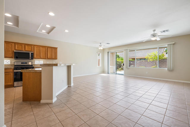 78687 Stansbury Court, Palm Desert CA: https://media.crmls.org/mediaz/40dd5339-fa36-4e1c-9730-3440904ab1b3.jpg