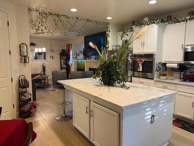 41 Palomino Way, Patterson CA: https://media.crmls.org/mediaz/40dde01f-380e-4848-aab3-6c87332a6ea7.jpg