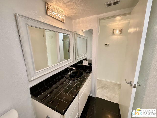 425 Bradshaw Lane, Palm Springs CA: https://media.crmls.org/mediaz/40dde5b6-70bb-40a6-bc4a-9821f78c2b4d.jpg