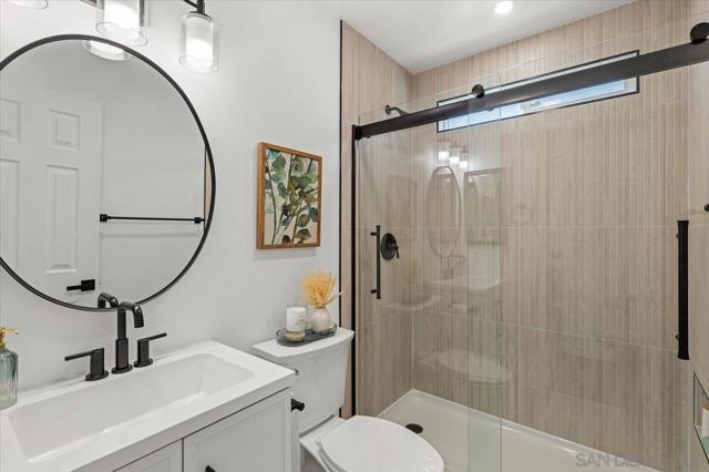 4617 Westridge Dr, Oceanside CA: https://media.crmls.org/mediaz/40ddff9c-bca3-48a0-b5ac-bc98333ca93e.jpg