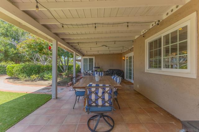 3445 Lomas Serenas Dr, Escondido CA: https://media.crmls.org/mediaz/40de8c79-71bc-48d6-a892-b5a5fb9e7dca.jpg