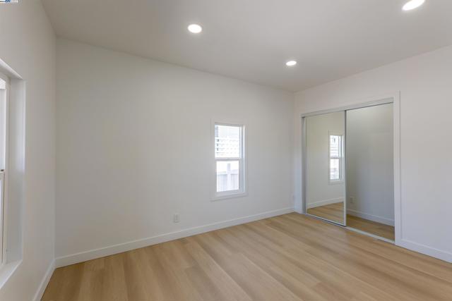1276 64Th Ave, Oakland CA: https://media.crmls.org/mediaz/40debf13-45c7-4670-930b-35eb7757917f.jpg
